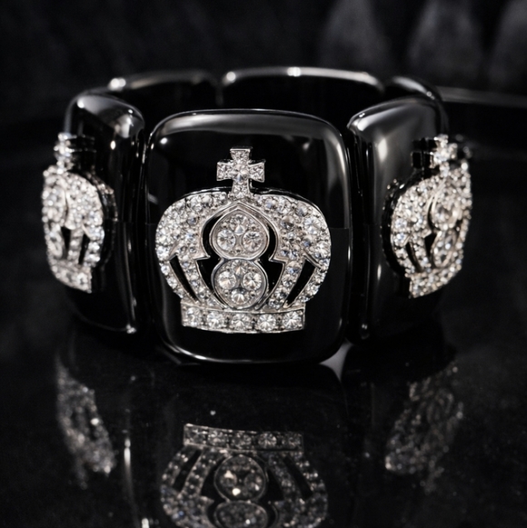 VINTAGE 1980S BLACK LUCITE RHINESTONE CROWN STRETCH BRACELET